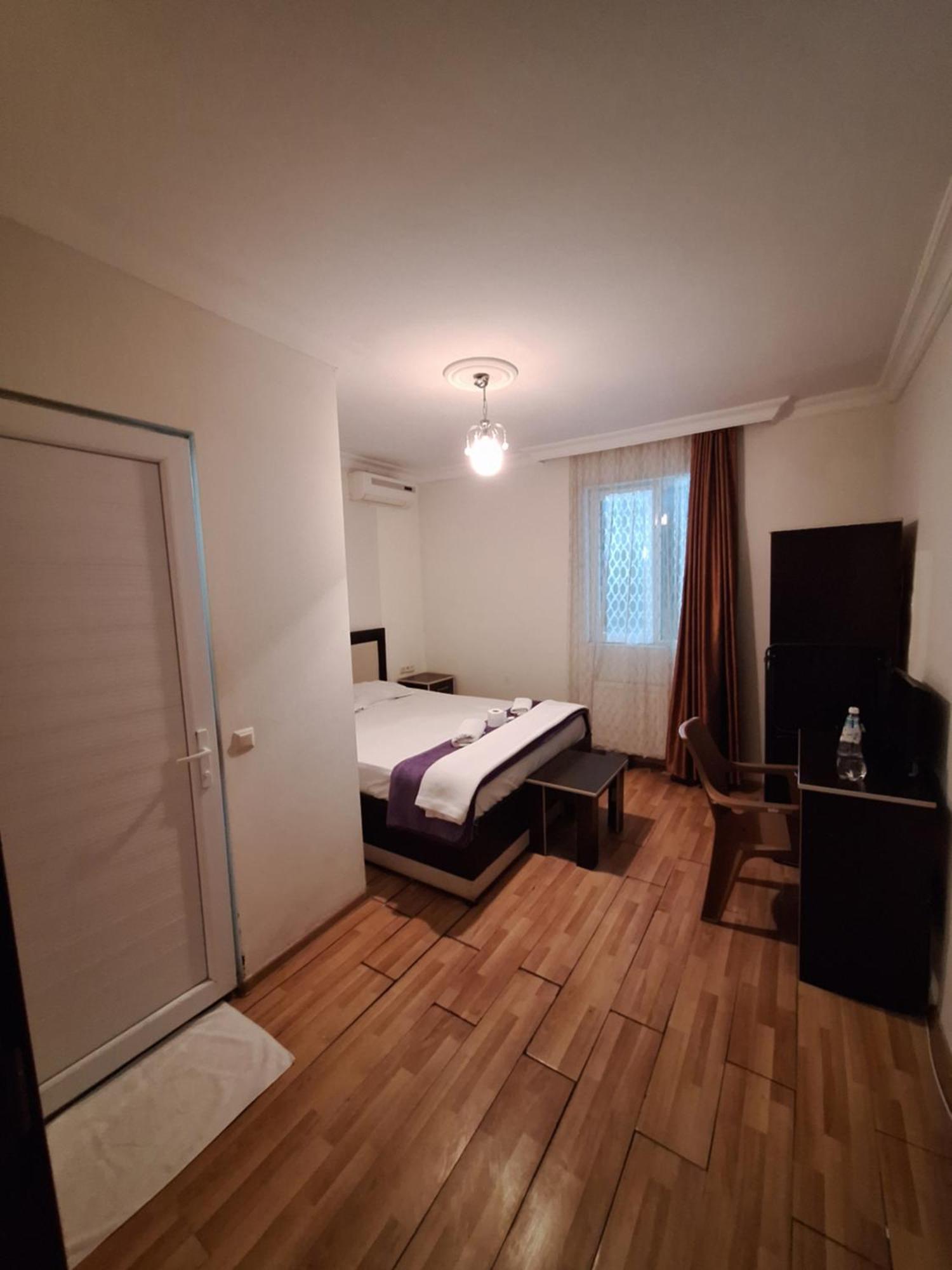 Gold Hotel Batum Eksteriør bilde